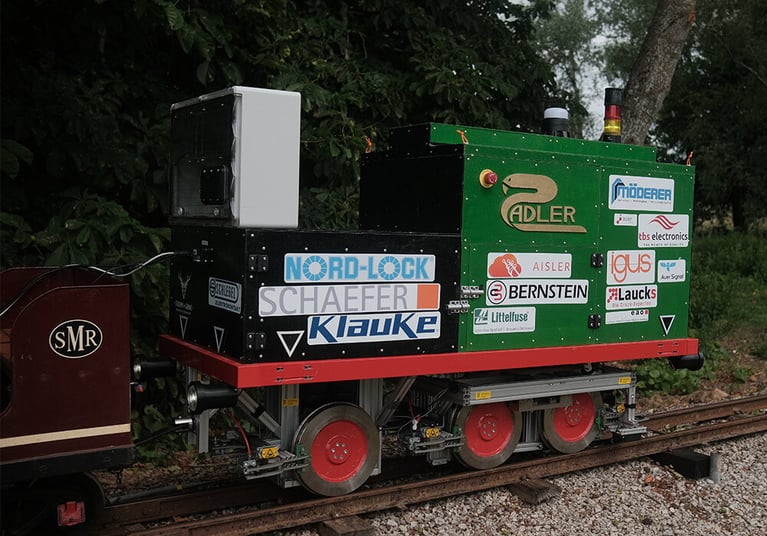 Studierende der TH Nürnberg fahren mit Auer Signal auf Erfolgskurs